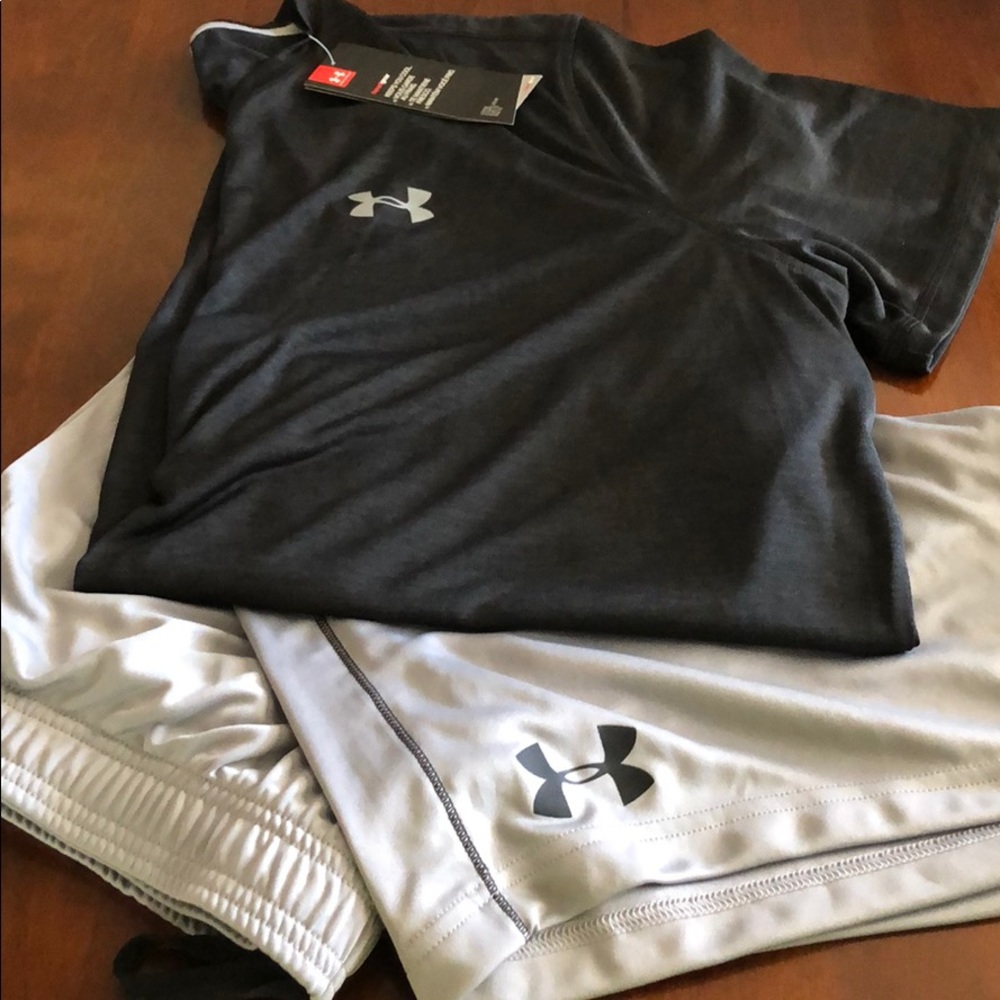 🆕Men’s under armor heat gear loose fit XL shorts